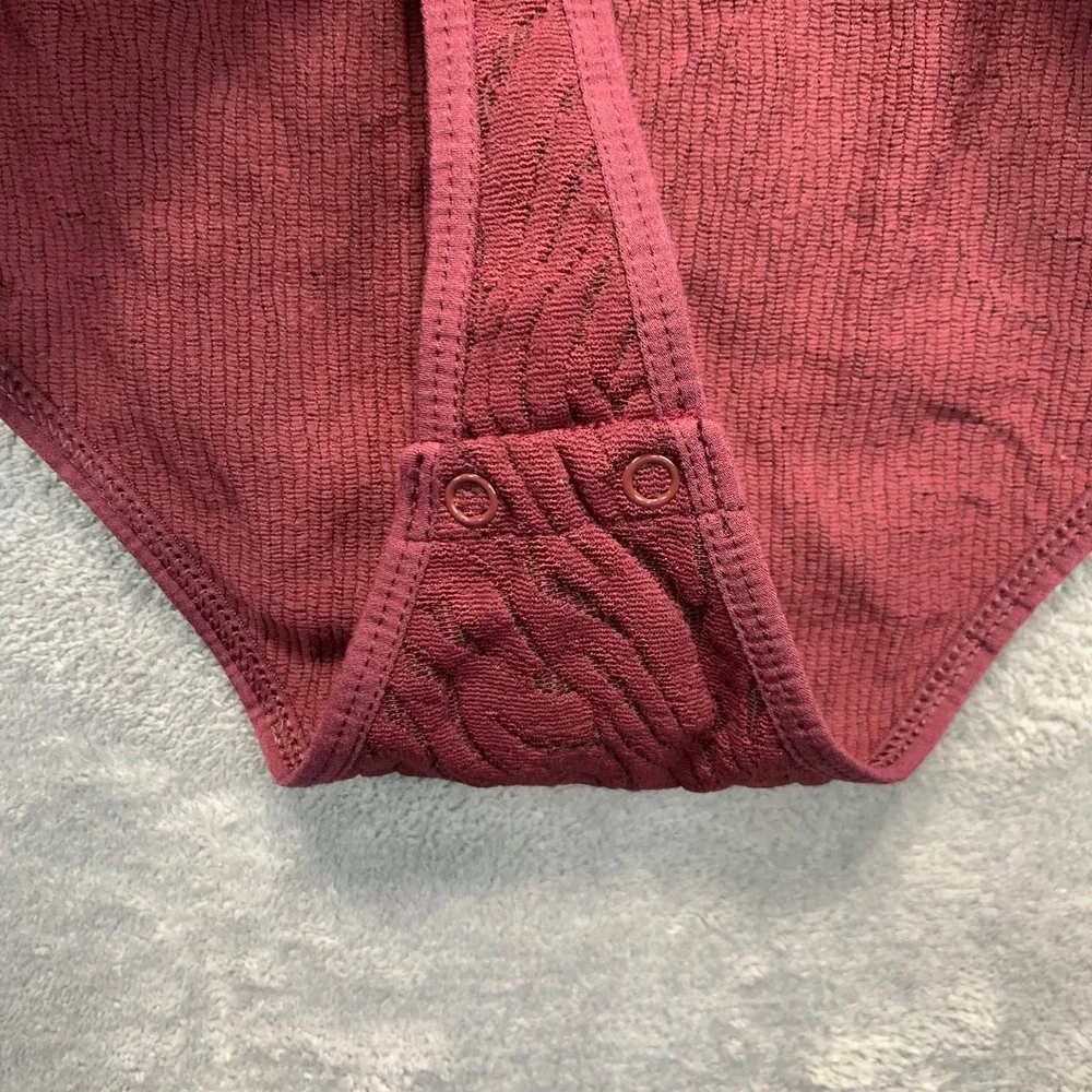 Babaton Red Textured Bodysuit Medium Sleeveless Square Neck Minimalist Aritzia - Picture 8 of 14